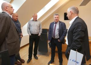 PODPIS POGODBE - prometna ureditev pri OŠ Cerknica 13  FOTO LJUBO VUKELIČ